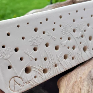 Bienenstein als "BeeGreen"-Modell, mit Zinkwanne zur Dachbegrünung, Wandmontage-Möglichkeit mit Farbauswahl , wählbare Größe (BG-HR-001)