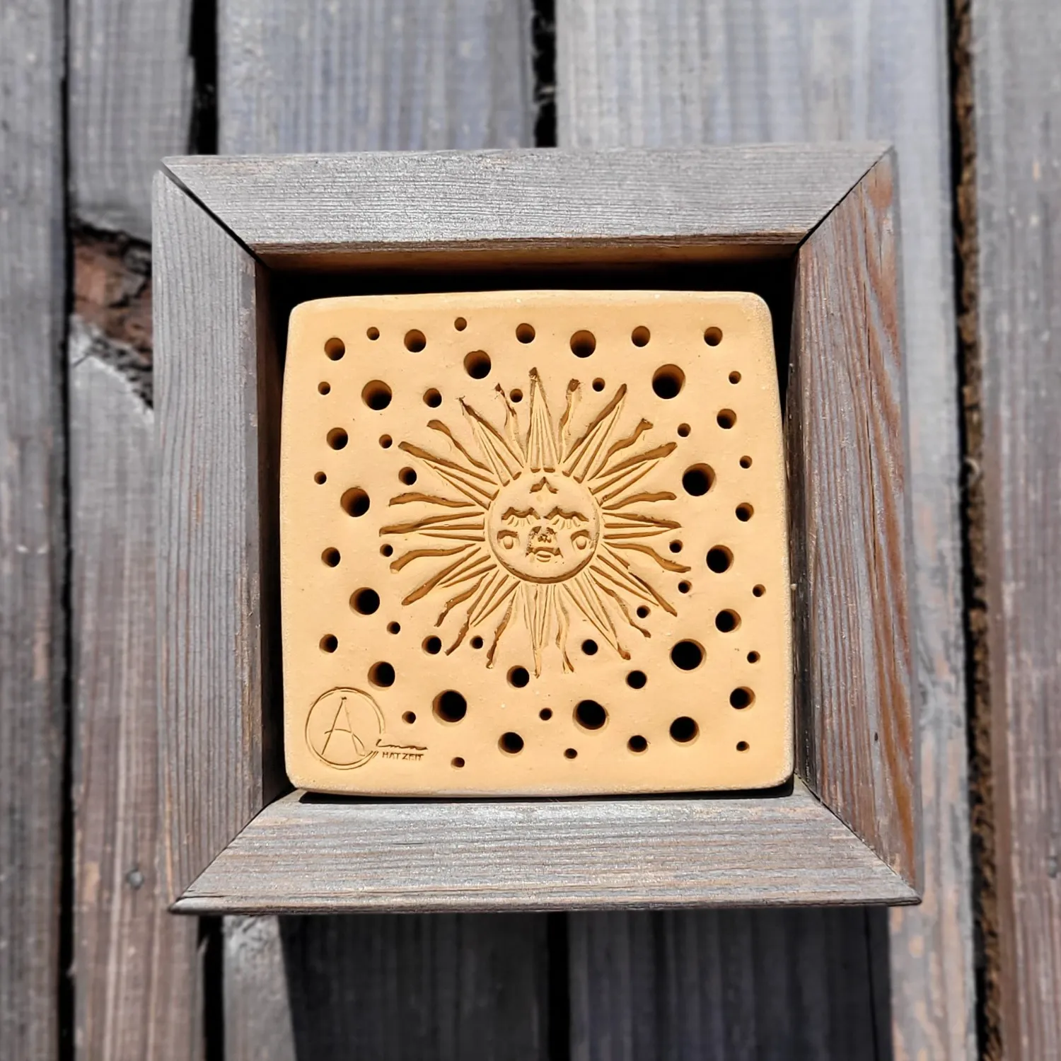 bienenstein-mit-holzrahmen-sku-bs-hr-l021r