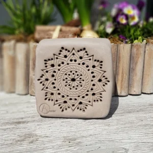 Bienenstein im "Sternmandala"-Motiv in unterschiedlichen Farben (BS-OA-XL004)