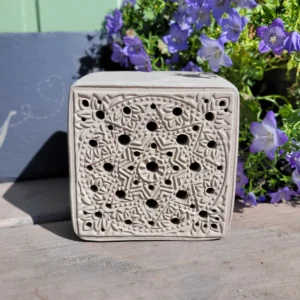 Bienenstein für Wildbienen im "Sternmandala"-Motiv in unterschiedlichen Farben und optionalem Rahmen (BS-OA-L027)