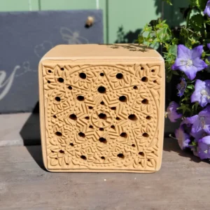 Bienenstein im "Sternmandala"-Motiv in unterschiedlichen Farben sowie Rahmen (BS-OA-L027)