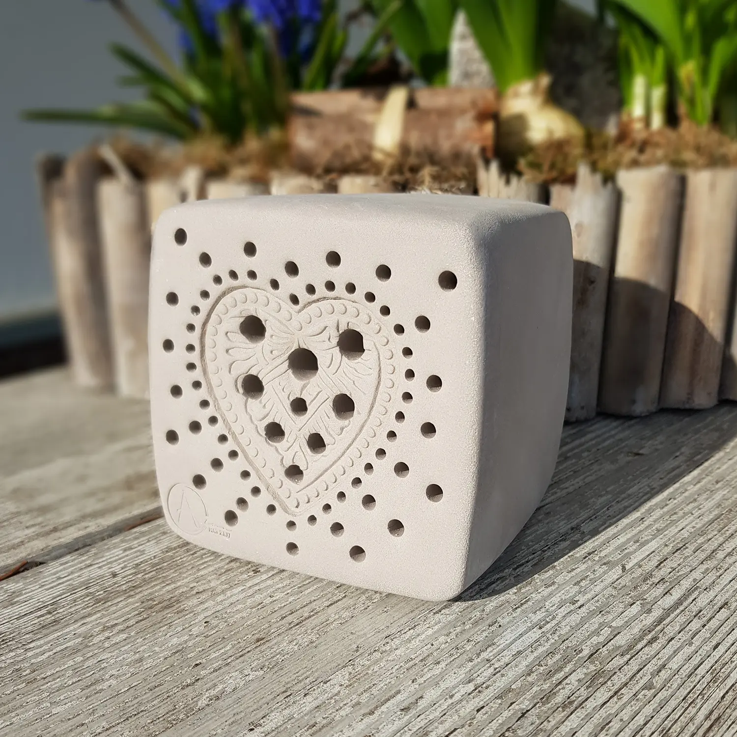 bienenstein-wildbienennisthilfe-sku-bs-oa-l002g-seitlich