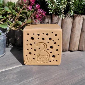 Bienenstein aus Ton im "Katze"-Motiv mit Farbauswahl inkl. Lärchenholzrahmen (BS-OA-M029)