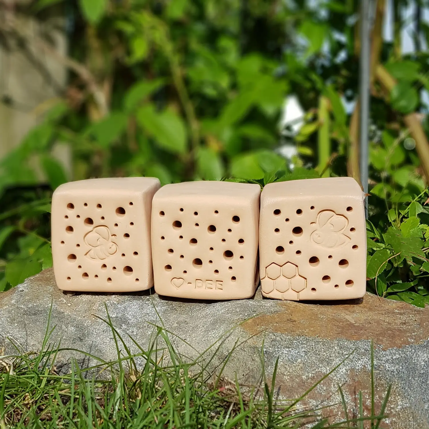 bienenstein-wildbienennisthilfe-sku-bs-oa-s001r