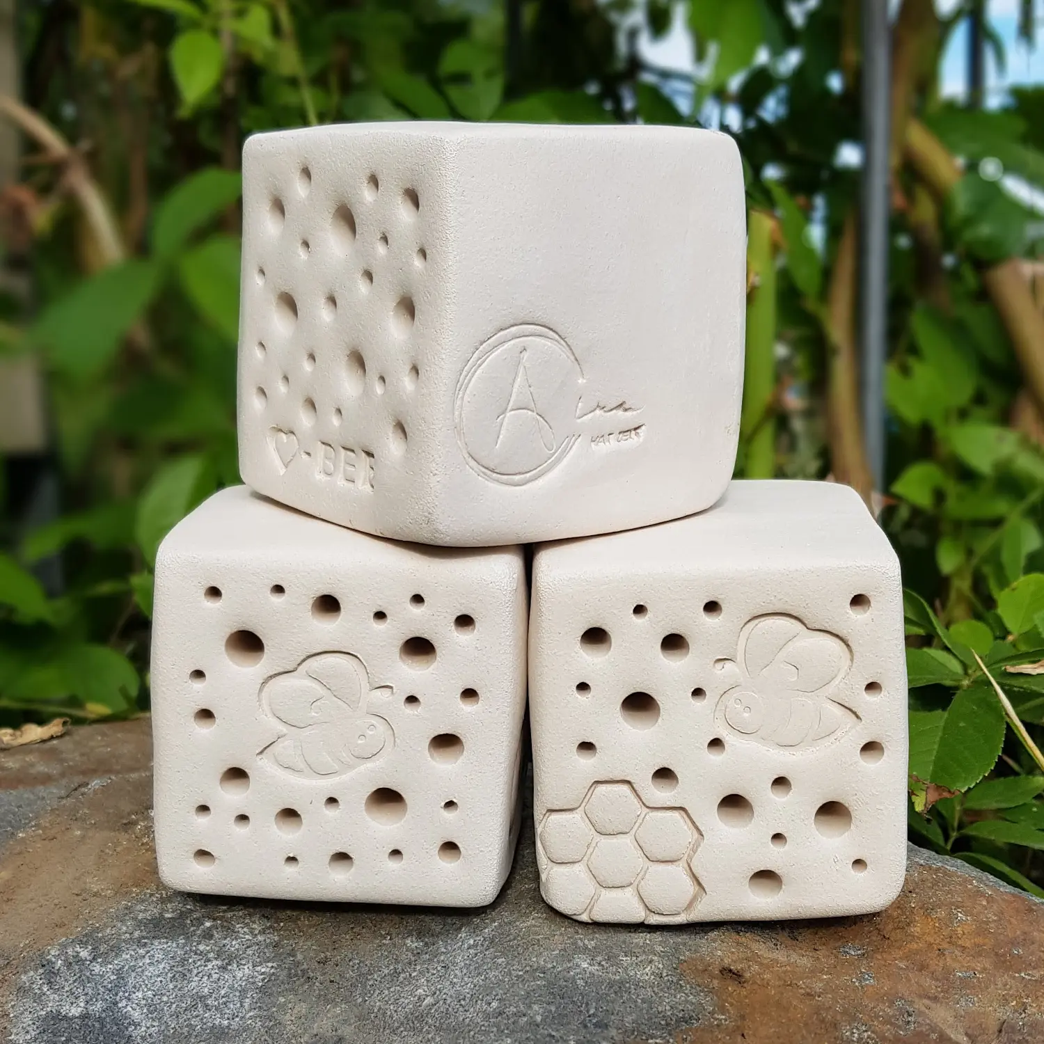 bienenstein-wildbienennisthilfe-sku-bs-oa-s001w