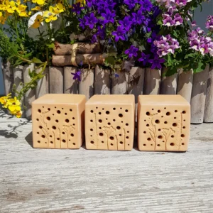 Bienenstein aus Ton im "Gräser"-Motiv in unterschiedlichen Farben und Lärchen-Holzrahmen (BS-OA-S002)