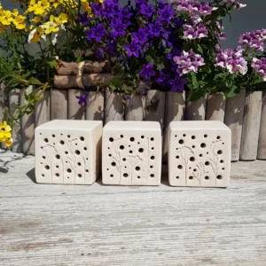 Bienenstein für Wildbienen im "Gräser"-Motiv mit Farbauswahl sowie Rahmen (BS-OA-S002)