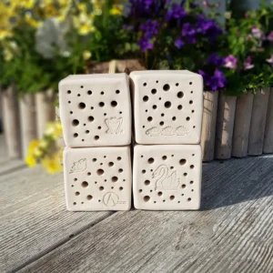 Bienenstein aus Ton im "Am Teich"-Motiv (BSK-OA-S014)