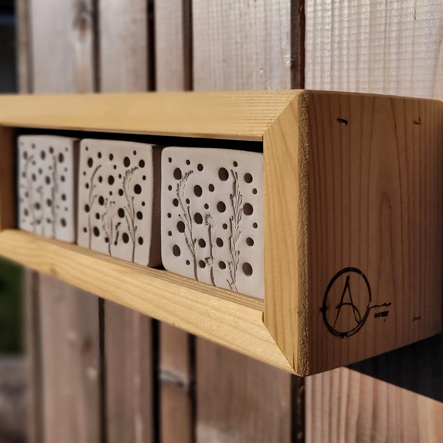 bienensteine-set-im-holzrahmen-sku-bs-hr-s002g-seitlich