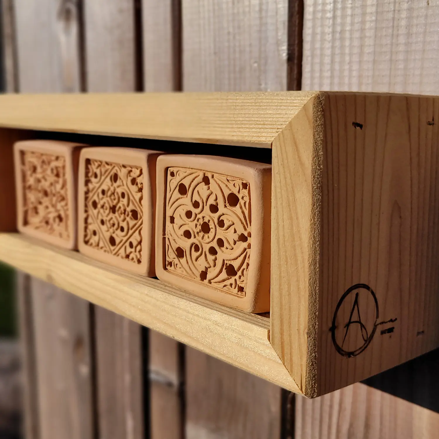 bienensteine-set-im-holzrahmen-sku-bs-hr-s010r-seitlich